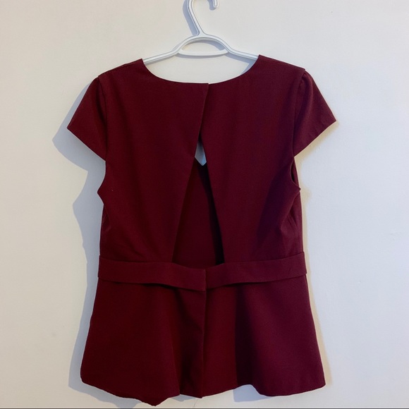 ⚪️DYNAMITE Burgundy Peplum Open Back Top - M - Picture 3 of 4